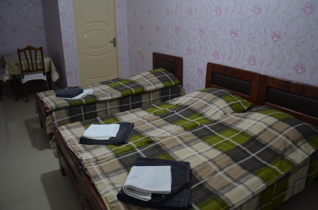 Alex'S Cosy Guesthouse Тбилиси Стая снимка